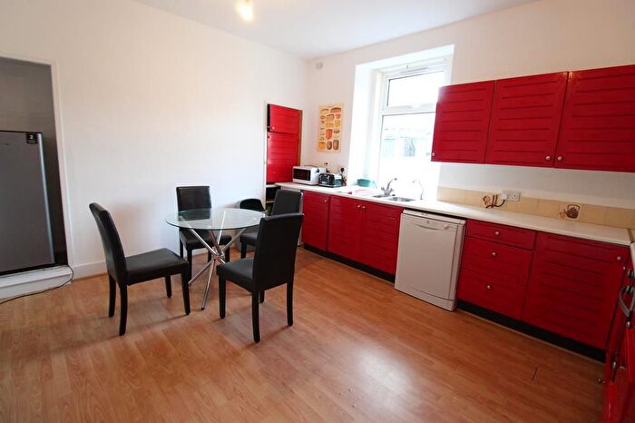 4 Bedroom Terraced House To Rent In Hawthorn Terrace, (Off Park Road), Aberdeen, AB24