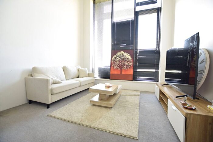 1 Bedroom Flat For Sale In Lakeshore, Lake Shore Drive, Bristol, BS13