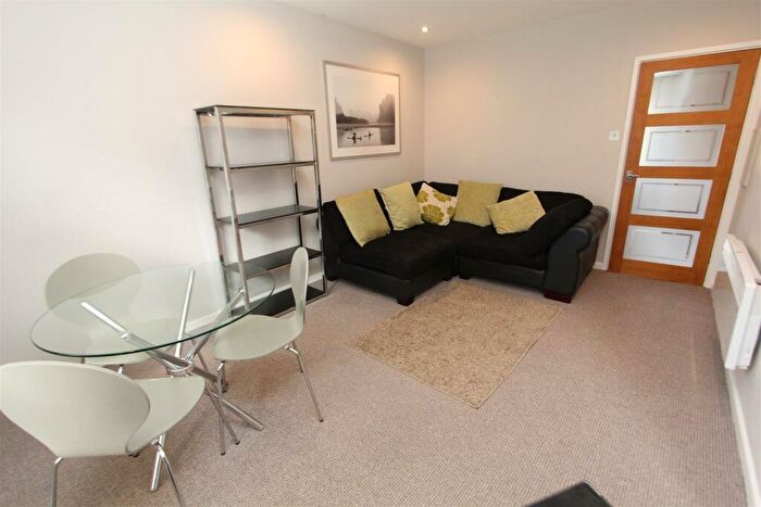 1 Bedroom Flat To Rent In Chippendale House, Victoria Quay, LS10