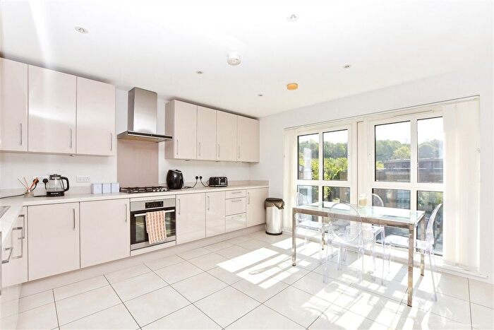 2 Bedroom Flat For Sale In Godstone Road, Caterham, Surrey, CR3