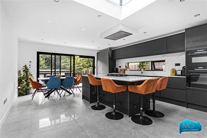 4 Bedroom Semi-Detached House To Rent In Whitehouse Way, Southgate, London, N14