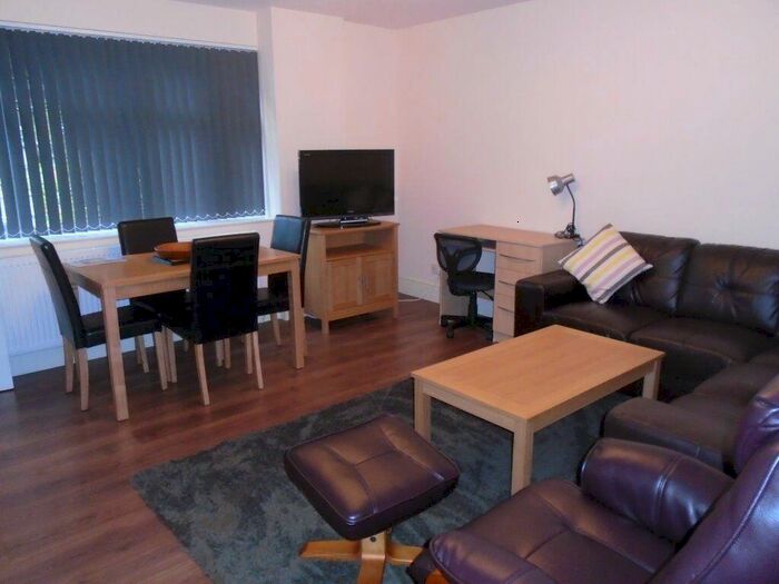1 Bedroom Flat To Rent In Flat, Bristol Road, B29