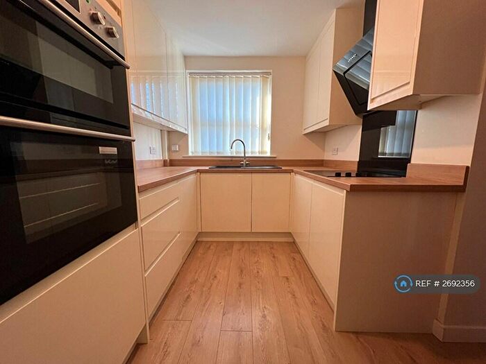 3 Bedroom Terraced House To Rent In Southmere Close, Manchester, M40