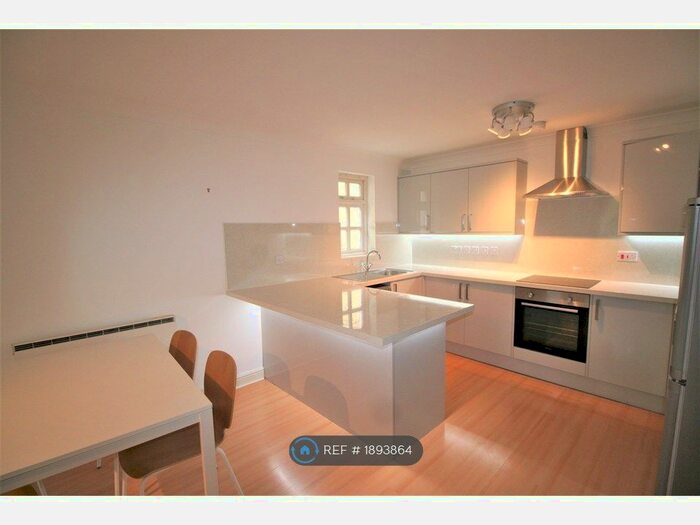 2 Bedroom Flat To Rent In Hadfield Close, Manchester, M14
