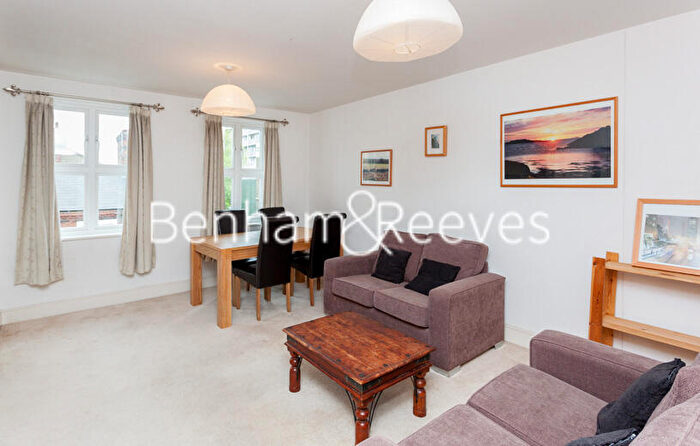 2 Bedroom Apartment To Rent In Buckfast Street, Bethnal Green, E2