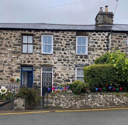 2 Bedroom Cottage To Rent In Llwyngwril, LL37