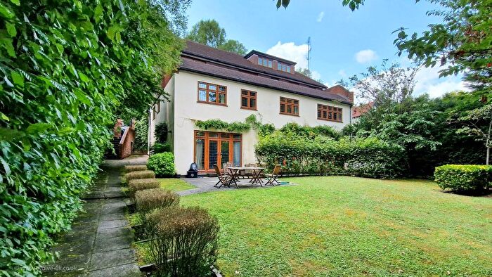 3 Bedroom Flat To Rent In Woodlands Close, Gerrards Cross, Buckinghamshire, SL9