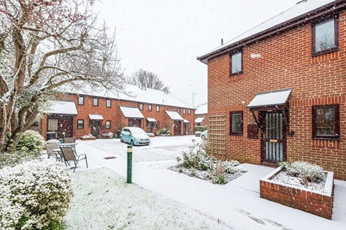 2 Bedroom Flat For Sale In Badgers Croft, Victoria Road, Mortimer Common, Reading, RG7