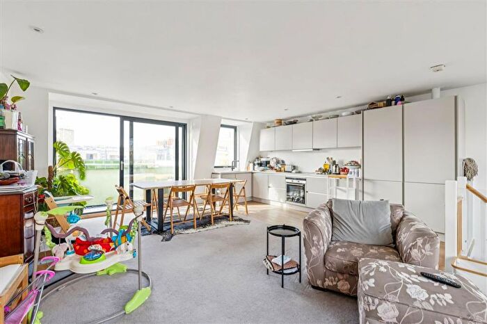 2 Bedroom Flat To Rent In Beaumont Crescent, London, W14