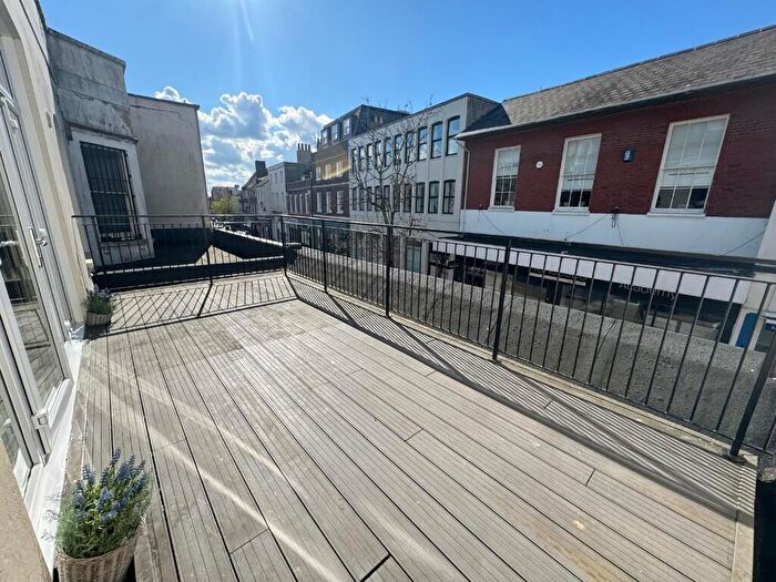 2 Bedroom Flat To Rent In High Street, Poole, Dorset, BH15