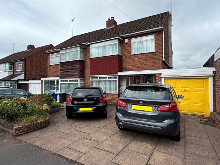 3 Bedroom Semi-Detached House For Sale In Lansdowne Road, Hurst Green, Halesowen, B62