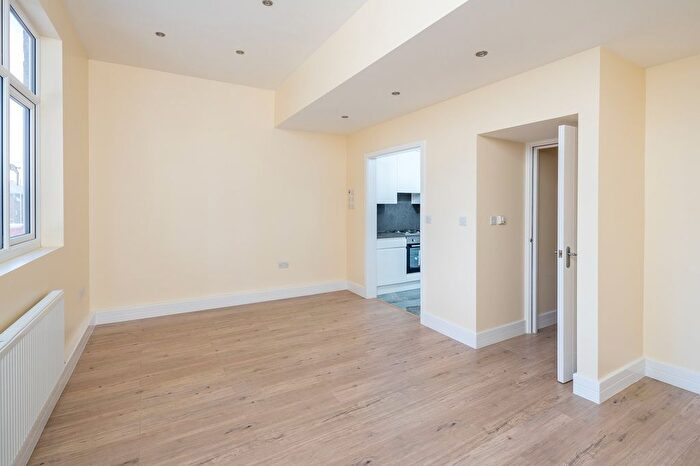 2 Bedroom Property To Rent In High Road, London, N15