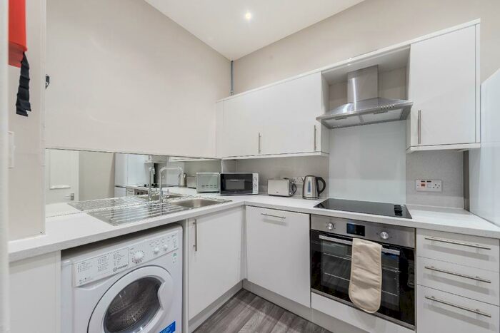 3 Bedroom Flat To Rent In Bristo Place, Newington, Edinburgh, EH1