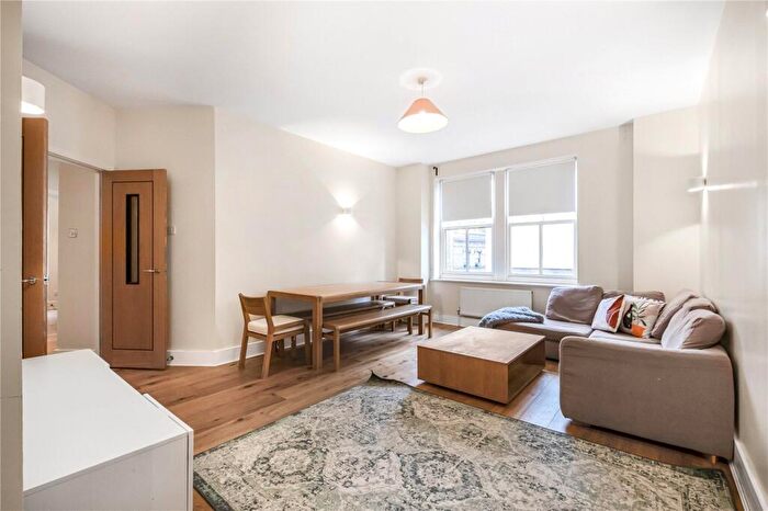 3 Bedroom Apartment To Rent In Farringdon Road, London, EC1M