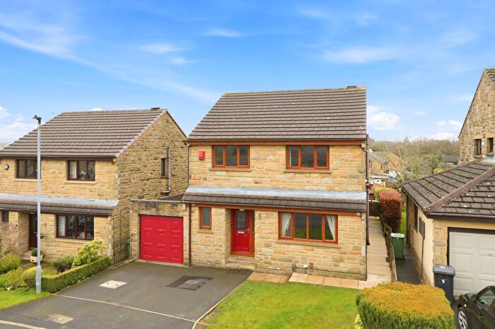 4 Bedroom Detached House For Sale In Woodleigh Grove, Beaumont Park, Huddersfield, HD4