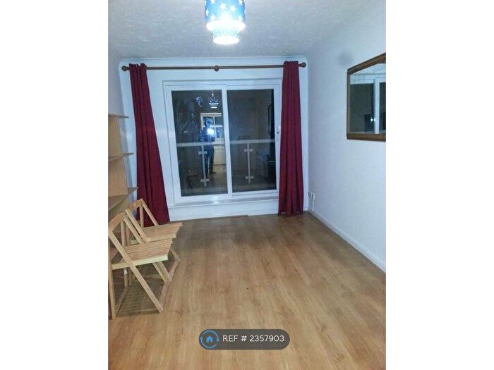 1 Bedroom Flat To Rent In Churchill Court, Ilford, IG1