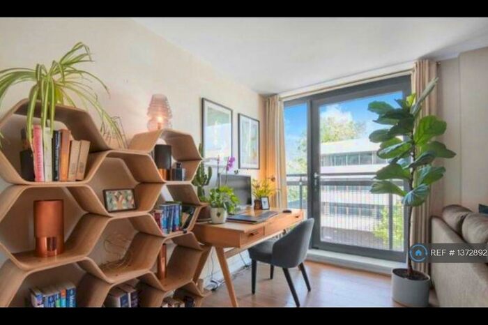 2 Bedroom Flat To Rent In Eluna Apartments, London, E1W