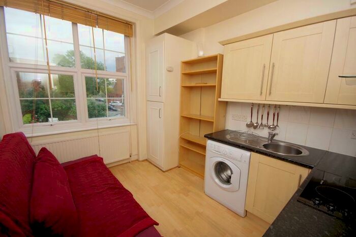 1 Bedroom Flat To Rent In High Road, Whetstone, N20
