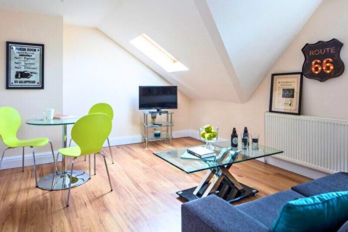 3 Bedroom Flat To Rent In Hyde Park Road, Leeds, LS6