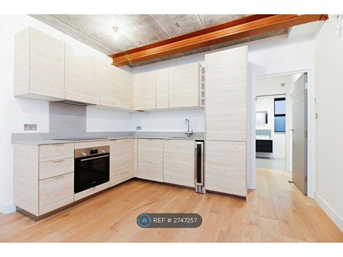 1 Bedroom Flat To Rent In Mount Mews, Hampton, TW12