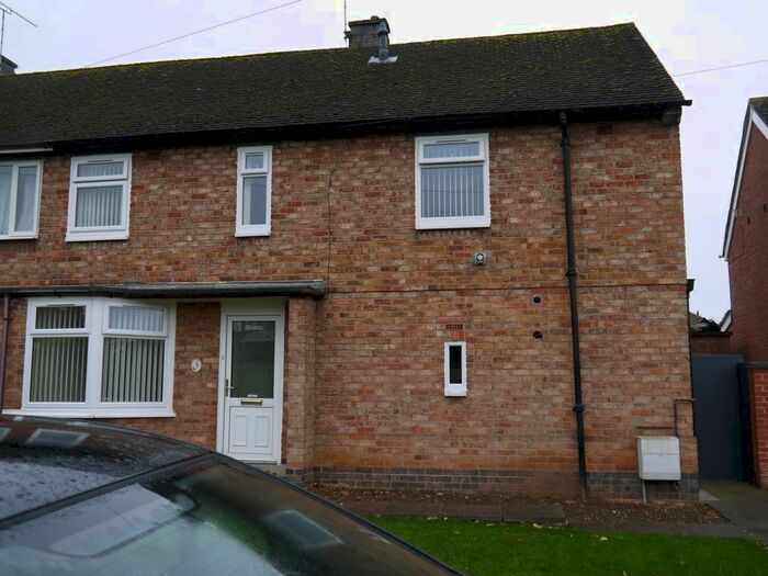 3 Bedroom Semi-Detached House To Rent In St Denys Road, Leicester LE5