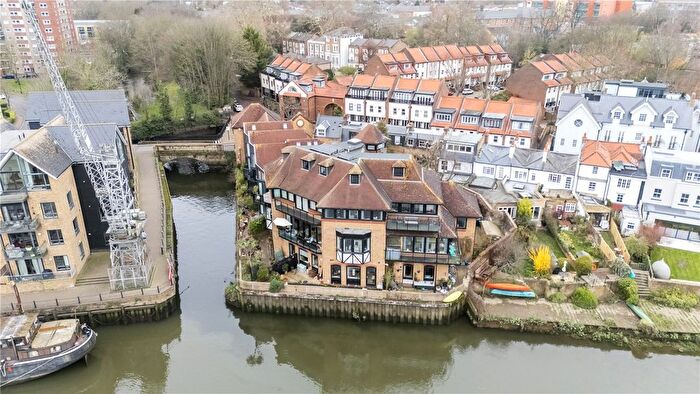 2 Bedroom Flat For Sale In Bridge Wharf, Old Isleworth, TW7
