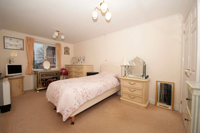 2 Bedroom Retirement Property For Sale In Green Lanes, N21