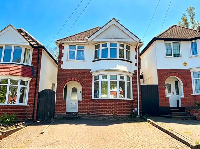 3 Bedroom Detached House For Sale In Trevanie Avenue, Quinton, Birmingham, B32