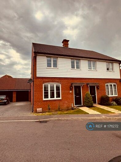 3 Bedroom Semi-Detached House To Rent In Millers Grove, Woodley, Reading, RG5