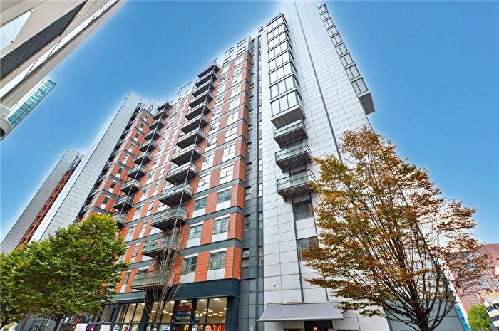 2 Bedroom Flat For Sale In West Point, Wellington Street, Leeds, West Yorkshire, LS1