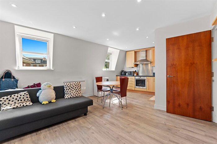 2 Bedroom Flat For Sale In Exchange Mews, Culverden Park Road, Tunbridge Wells, TN4