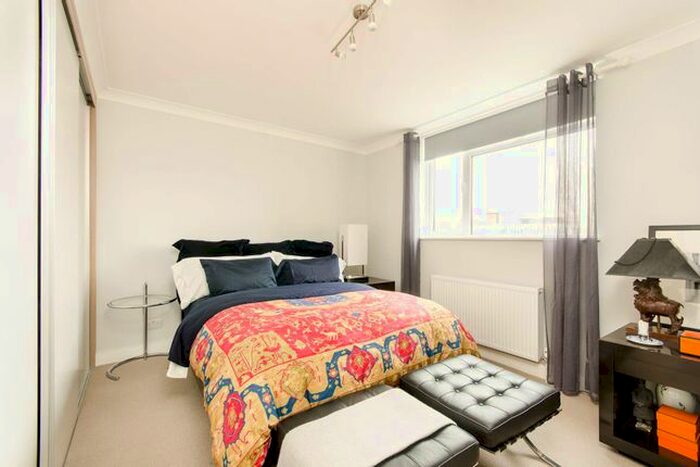 2 Bedroom Flat To Rent In Rayners Road, Putney, London, SW15