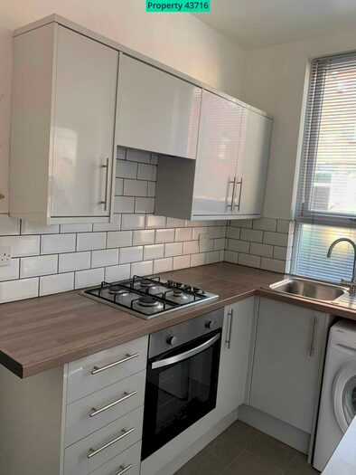 2 Bedroom Terraced House To Rent In Western Mount, Leeds, LS12