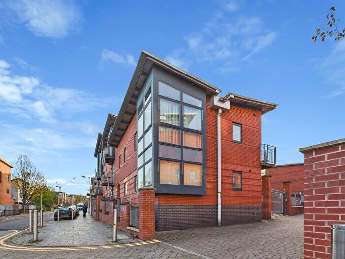 2 Bedroom Flat For Sale In Rickman Drive, Birmingham, B15