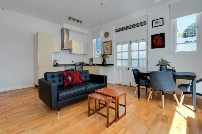Apartment To Rent In Charlton Place, London, N1