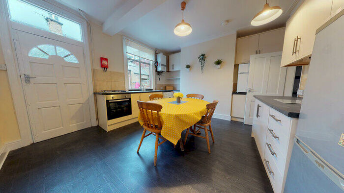 4 Bedroom Property To Rent In Wetherby Grove, Burley, Leeds, LS4