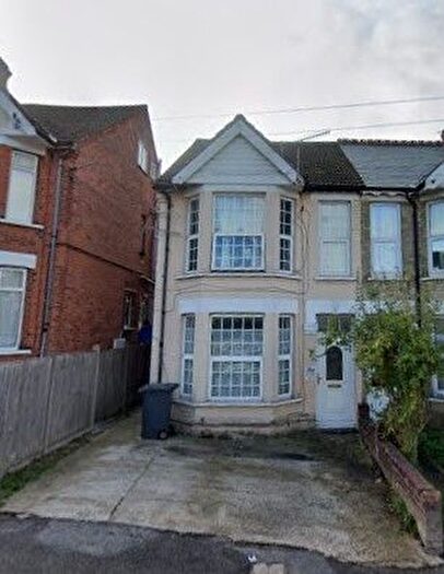 1 Bedroom Flat To Rent In A Benjamin Road, High Wycombe, HP13