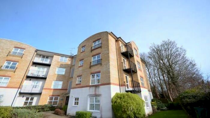 2 Bedroom Flat To Rent In Russell Road, Basingstoke, RG21