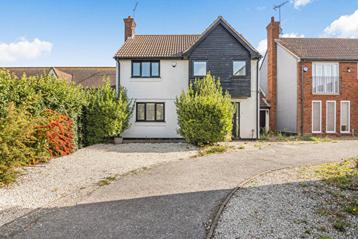 4 Bedroom Link Detached House To Rent In Market Place, Romford, RM4