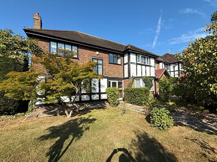 3 Bedroom Semi-Detached House To Rent In Grange Crescent, Chigwell, IG7