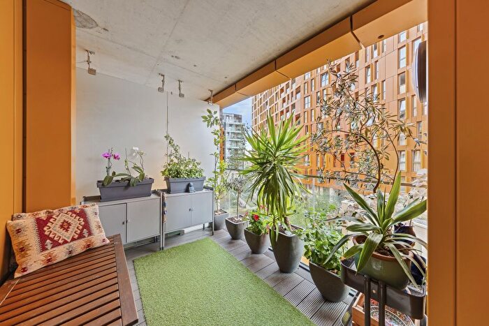 3 Bedroom Flat For Sale In Loop Court, Telegraph Avenue, Greenwich, SE10