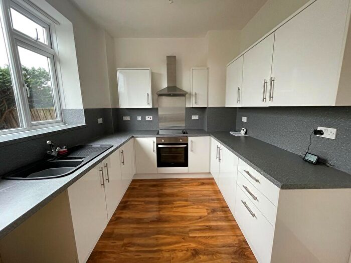 2 Bedroom House To Rent In Central Avenue, L24
