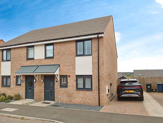 3 Bedroom Semi-Detached House For Sale In Chesterholm Avenue, The Rise, Newcastle Upon Tyne, NE15