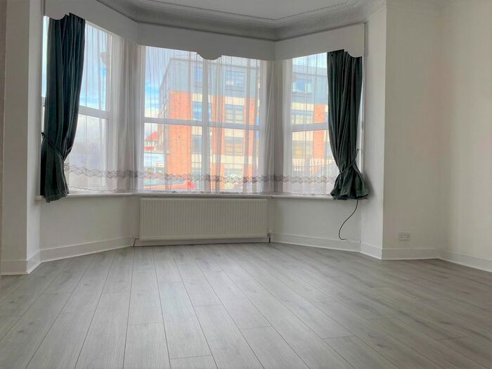 2 Bedroom Flat To Rent In High Road, London, N20