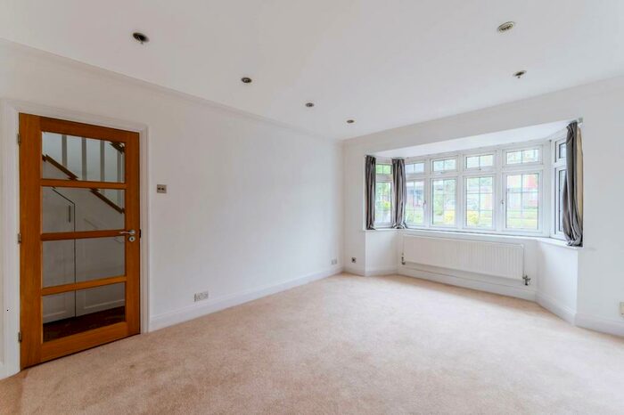 3 Bedroom House To Rent In Woodbury Drive, Sutton, Surrey, , Sutton, SM2