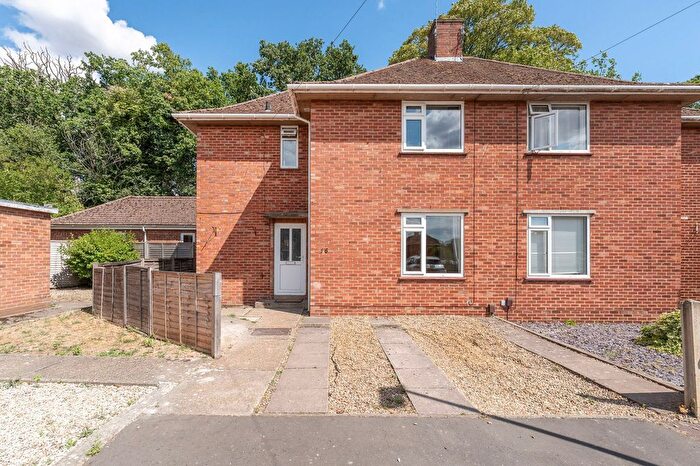 6 Bedroom Semi-detached House For Sale In Mottram Close, Norwich, NR5