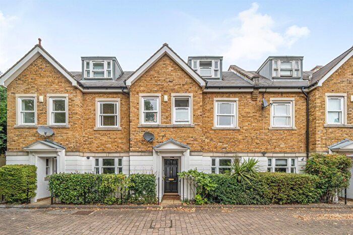 4 Bedroom Property For Sale In Gideon Mews, London, W5