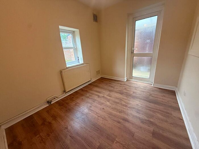 4 Bedroom Semi-Detached House To Rent In Birchway, Hayes, UB3
