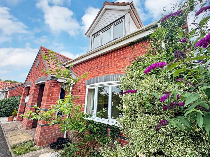2 Bedroom Terraced Bungalow For Sale In Wolsey Close, Southwell, NG25