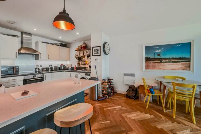 2 Bedroom Flat To Rent In Leamore Court, Bethnal Green, London, E2